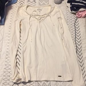 very cute hollister shirt !